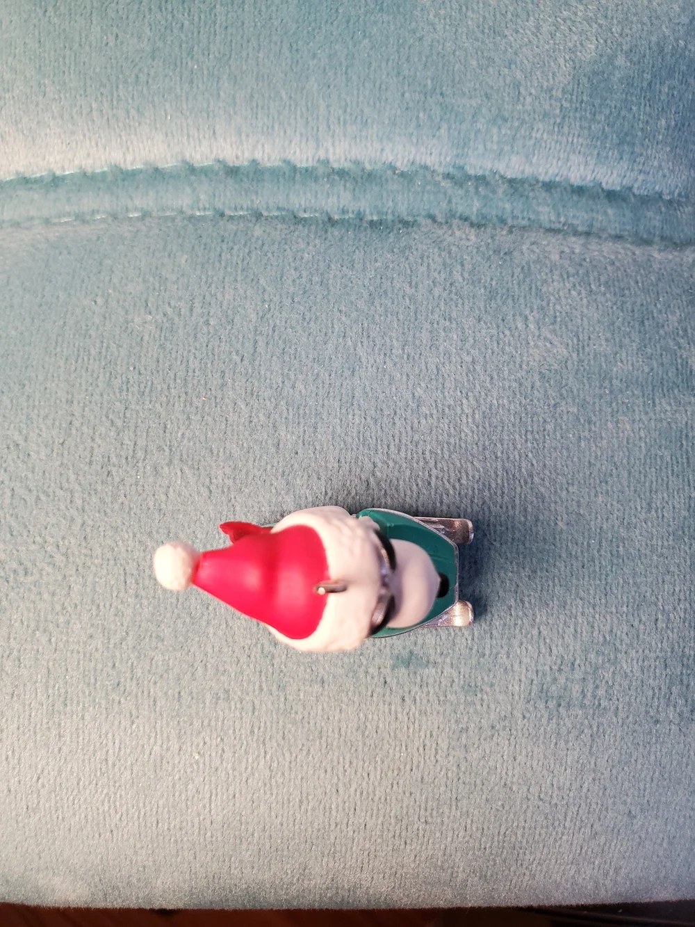 Hallmark Keepsake Peanuts Winter Fun with Snoopy 2015 Mini Ornament QXM8507